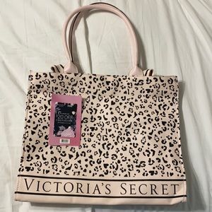 New Victoria’s Secret Tote & Reward Card